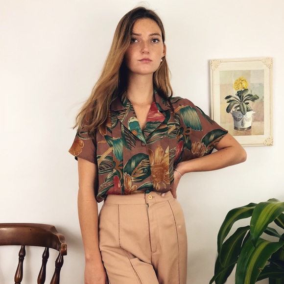 Pleated Rustic Paradise Top - Picture 8 of 8